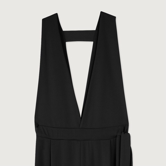 Oak & Fort black low-cut, flowy romper - Picture 3 of 9